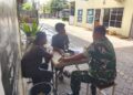 Babinsa Komsos dengan Warga Masyarakat di Wilayah Binaannya