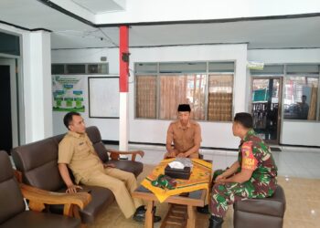 Tingkatkan Kondusifitas Wilayah, Babinsa Ngadirejo Gelar Komsos Bersama Aparat Kelurahan