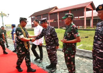 KODAERAL XIII SAMBUT KEDATANGAN PANGDAM Vl MULAWARMAN