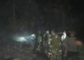 Gerak Cepat Cegah Karhutla, Satgas Yonarmed 13/Nanggala Bersama Warga Padamkan Api di Dusun Guntul
