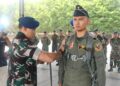 Dua Penerbang Skadron Udara 15 Berhasil Terbang Solo, Danlanud Iswahjudi Sematkan Badge Hawk Sierra Apresiasi Kerja Keras dan Kedisiplinan