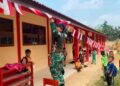 Prajurit Yonarmed 13 Kostrad Tanamkan Nasionalisme Siswa Perbatasan Lewat Pemasangan Bendera Merah Putih