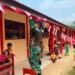 Prajurit Yonarmed 13 Kostrad Tanamkan Nasionalisme Siswa Perbatasan Lewat Pemasangan Bendera Merah Putih