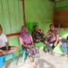 Anjangsana ke Rumah Kadus, Babinsa Koramil 06/Kerajaan Serap Informasi Warga dari Teras Rumah