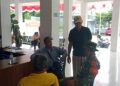 Waspada Curah Hujan Tnggi Babinsa Komsos dengan Warga Binaan di Kantor Camat.