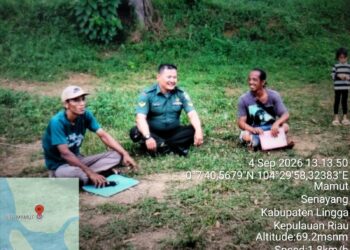 Hadapi Musim Angin Selatan dan Kemarau, Babinsa Koramil 06/Senayang Bangun Kesiapsiagaan Warga Desa Mamut