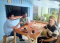 Pendekatan Humble Ala Babinsa Koramil 07/Salak: Sentil Pemuda Soal Judol Lewat Obrolan Warung Kopi