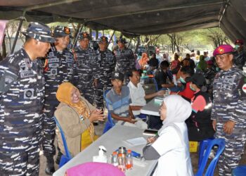 Warnai HUT TNI AL Ke-81, Kolatmar Hadirkan Bakti Sosial Bagi Masyarakat Puger