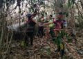Cepat Tanggap, Babinsa Koramil Sutojayan Bersama Tim Gabungan Berhasil Padamkan Karhutla 2 Hektar Di Blitar