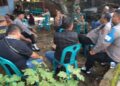 Wujud Kepedulian Babinsa Koramil 0201-14/PB Melayat Warga yang Meninggal Dunia