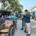 ANTISIPASI ERUPSI GUNUNG ANAK KRAKATAU, TNI AL BAGIKAN MASKER DAN EDUKASI WARGA PESISIR