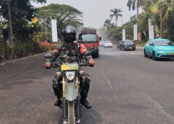 Pasca Erupsi Anak Gunung Krakatau,Water Tank Koramil 06/KG Dikerahkan ,Semprotkan Air Cegah Penyakit ISPA
