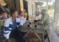 Ngopi Bareng Kepala Desa dan Warga, Babinsa Koramil 03/Parongil Gali Informasi Situasi Desa