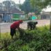 Wujudkan Lingkungan Sehat, Babinsa Sumberdiren Ajak Warga Garum Gotong Royong Jumat Bersih