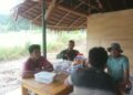 Dekatkan Diri dengan Warga, Babinsa Datangi Warung Kopi untuk Silaturahmi
