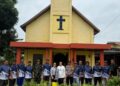 Anggota Koramil 0201-16/TM Babinsa Pardamean Dampingi Penanaman Bibit Pohon Bersama Mahasiswa STT Pematang Siantar