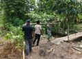 Gotong Royong TNI-Warga Percepat Pembangunan Jembatan Talun Kondot