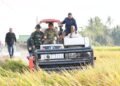 Pangdivif 3 Kostrad Tinjau Terjun Statis, Bakti Sosial dan Panen Raya di Sidrap