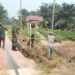 Dukung Pertumbuhan Ekonomi Warga, Babinsa Koramil 08/RP Pengawasan Pembangunan Jembatan di Tebing Linggahara