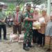 Wujud Kepedulian TNI, Babinsa Koramil 01/AK Bagikan Paket Jumat Berkah di Desa Labuhan Haji