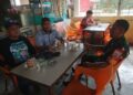 MANFAATKAN KEDAI KOPI BABINSA KOMSOS DENGAN WARGA BINAAN