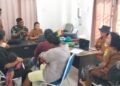 Demi Petani, Babinsa Dampingi Warga yang Datang Susulan Ambil Bantuan Pupuk