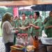 Ketua Persit KCK PD I/BB Didampingi Ketua Persit Cabang XI Menyerahkan Ratusan Sembako Kepada KBT