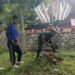 Babinsa Koramil Bakung Bersama Siswa Siswi SMKN 1 Blitar Tanam Pohon Di Monumen Trisula Melalui Program “Bersatu Dengan Alam”