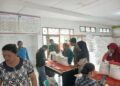 Babinsa Koramil 02/Sidikalang Monitor Penyaluran Bantuan Pangan di Berampu
