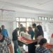 Babinsa Koramil 02/Sidikalang Monitor Penyaluran Bantuan Pangan di Berampu