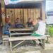 Ngobrol Santai di Simpang Sumbul, Babinsa dan Polisi Ingatkan Warga Soal Kamtibmas dan Bahaya Kebakaran