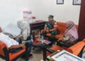 JALIN KOMUNIKASI YANG BAIK DENGAN KEPALA SEKOLAH DAN GURU, BABINSA KORAMIL 0201-03/MD SERDA SURADI BERKUNJUNG KE SD NEGERI 067240