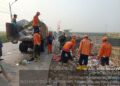 Satgas Sampah Kodim 0510/Tigaraksa Bersama Warga Bersihkan Tumpukan Sampah di Desa Pasilian