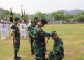 Pangdivif 3 Kostrad Pimpin Tradisi Penerimaan dan Pembaretan Prajurit Yonif 753/AVT