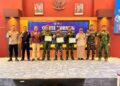 Tiga Prajurit Korpasgat Terima Penghargaan dari Bea Cukai atas Dedikasi Pengamanan Bandara Sentani