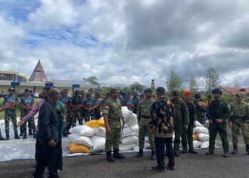 Pasokan Beras ASN Tiba di Yahukimo, Diangkut Hercules C-130 TNI AU