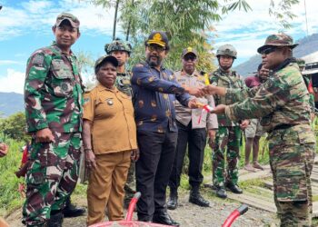 Kodim 1714/Puncak Jaya Gelar Doa Bersama dan Peletakan Batu Pertama Pembangunan Jembatan di Kampung Kulonggame
