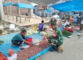 Belanja Warga Jadi Perhatian, Babinsa Cek Harga Sembako di Pasar Tradisional