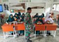 Babinsa Dampingi Penyaluran Makan Bergizi Gratis di Sejumlah Sekolah Babahrot