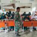 Babinsa Dampingi Penyaluran Makan Bergizi Gratis di Sejumlah Sekolah Babahrot