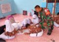 Peduli Pendidikan, Babinsa Koramil 23/Langsa Timur Dampingi Anak SD Belajar