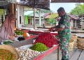 Babinsa Monitoring Stabilitas Harga Pangan di Pasar Tradisional Babahrot