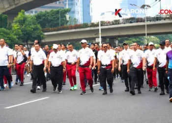 Pangdam Jaya Bersama Ribuan Warga Lebur dalam Fun Walk HUT ke-81 TNI