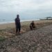 Babinsa di Susoh Bantu Warga Pesisir Olah Ikan Teri