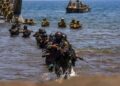 Prajurit Korps Marinir Gempur Pantai Banongan dalam Operasi Amfibi Keris Woomera 2026