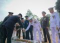 Peringati HUT ke-81 TNI, Wadan Kodaeral IX Pimpin Ziarah di TMP Kapahaha Tantui
