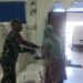 Babinsa Serma Aris Melaksanakan Pendampingan Penyaluran Bantuan Pangan Beras di Wilayah Desa Jati Kesuma