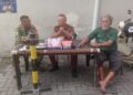 Babinsa Koramil 0201-02/MT Perkuat Keamanan Lingkungan Melalui Komsos Bersama Satpam Showroom