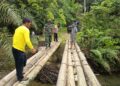 Babinsa dan Warga Bersihkan Lokasi Jembatan Garuda, Harapan Baru Masyarakat Pagindar