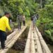 Babinsa dan Warga Bersihkan Lokasi Jembatan Garuda, Harapan Baru Masyarakat Pagindar